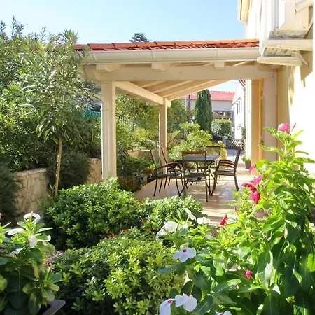 With A Swimming Pool Baska, Krk - 18733 דירה באסקה